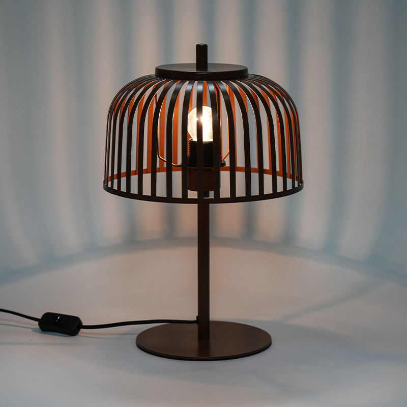 Lampu meja hiasan besi nordik