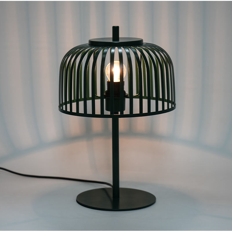 Lampu meja hiasan besi nordik