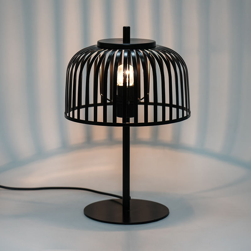 Lampu meja hiasan besi nordik