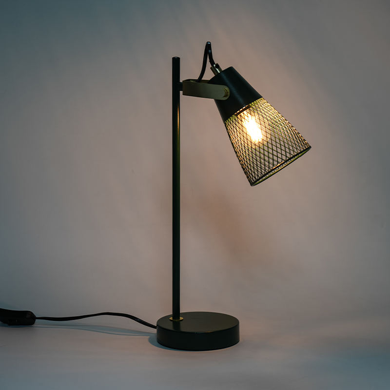 Hotel Bilik Tidur Logam Hollow Besi Lampu Meja