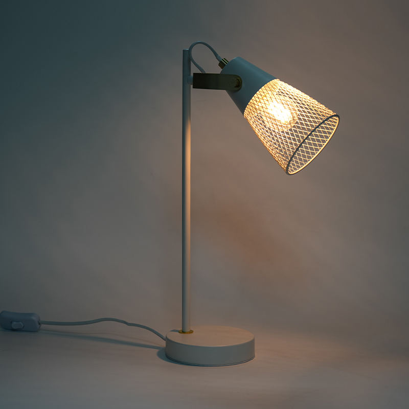 Hotel Bilik Tidur Logam Hollow Besi Lampu Meja