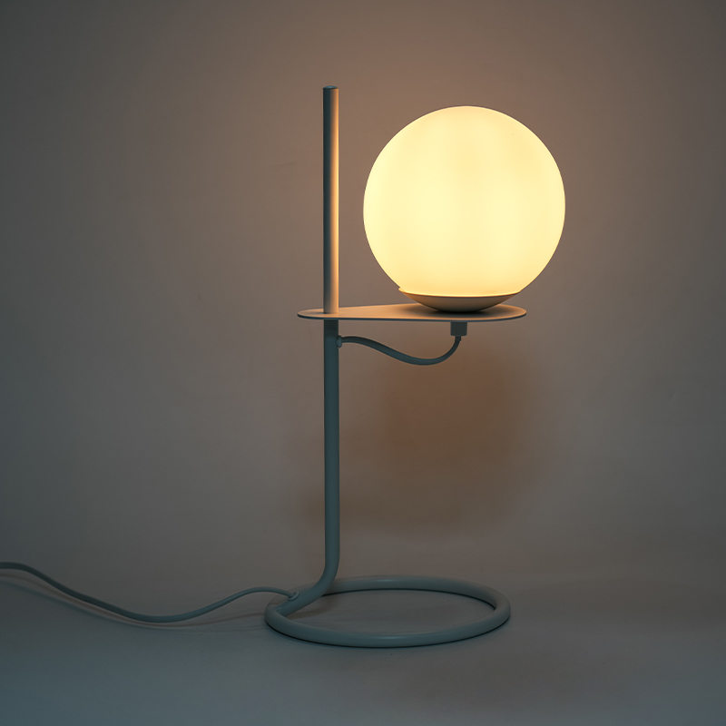 Lampu meja bola kaca mudah