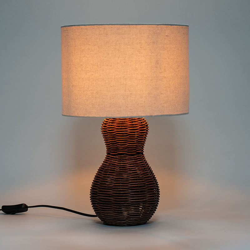 Lampu meja seni rotan buatan tangan