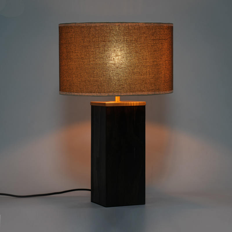 Lampu meja kayu artistik