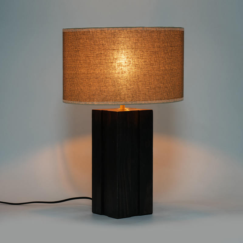 Lampu meja kayu artistik