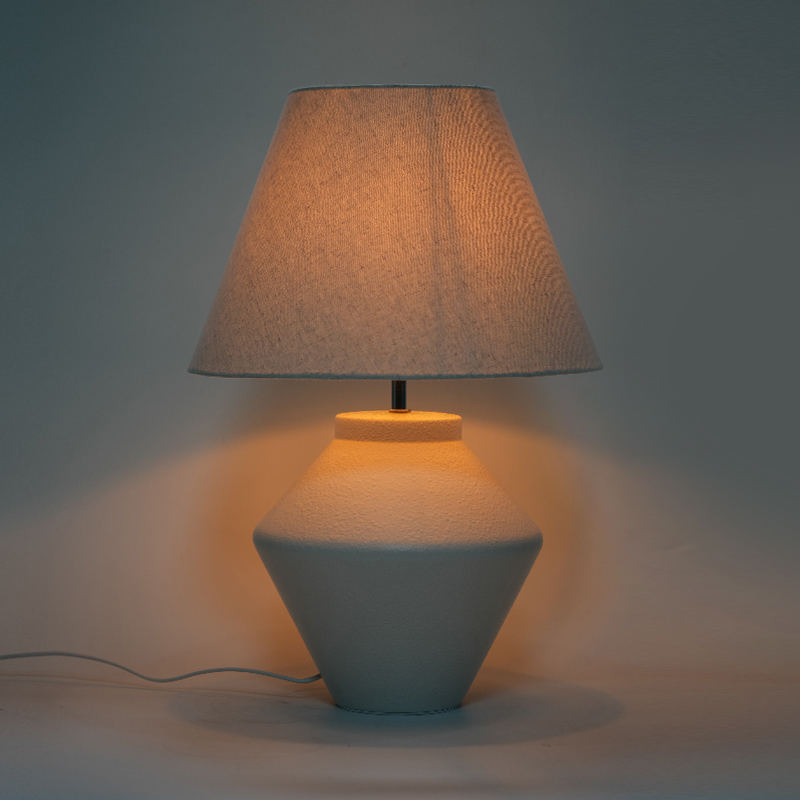 Lampu meja seramik geometri