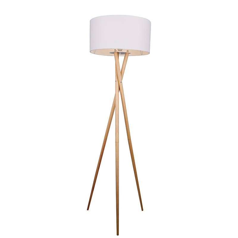 Lampu lantai sederhana berkaki tiga kayu