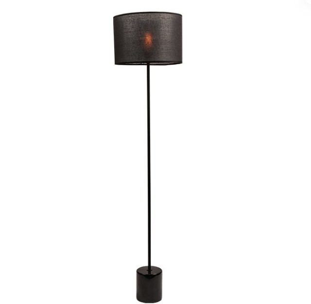 Bagaimana untuk menyembunyikan tali lampu lantai?